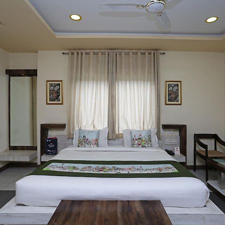 Collection O Greenland Udaipur Extérieur photo